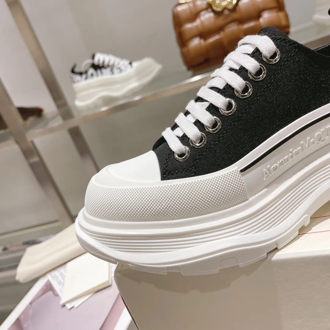 👟👟Ex-factory price 480👟👟 Women's shoe factory hot model, official website new color👟👟Ex-factory price! The latest version of Alexander McQueen's men's and women's couple's model is a hit👑Purchasing agent version. Original version 1:1. Fabric: original imported waterproof canvas. Lining: imported water chestnut sheepskin, strong, stain-resistant and breathable. Insole: Imported silk lining Outsole: T👟👟Ex-factory price U several layers of original combination sole (not an ordinary sole on the market) Packaging: Comes with original shoe box, cloth bag, certificate card Code number: 34-45